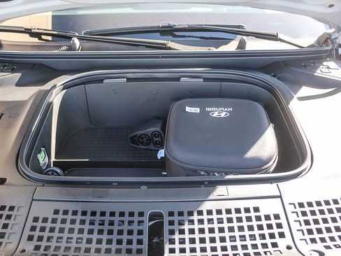 New 2026 Hyundai Ioniq 9 Calligraphy w/ Tow & Go Package AWD/4WD image 16