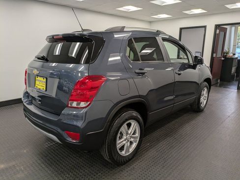 Used 2022 Chevrolet Trax LT w/ LT Convenience Package image 4