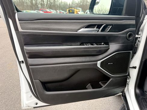 Used 2023 Jeep Wagoneer Series III w/ Preferred Equipment Group image 17