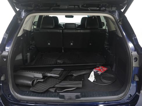 Used 2022 Toyota Highlander XLE image 9