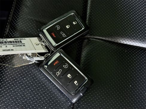 Used 2022 Jeep Grand Cherokee Overland image 36