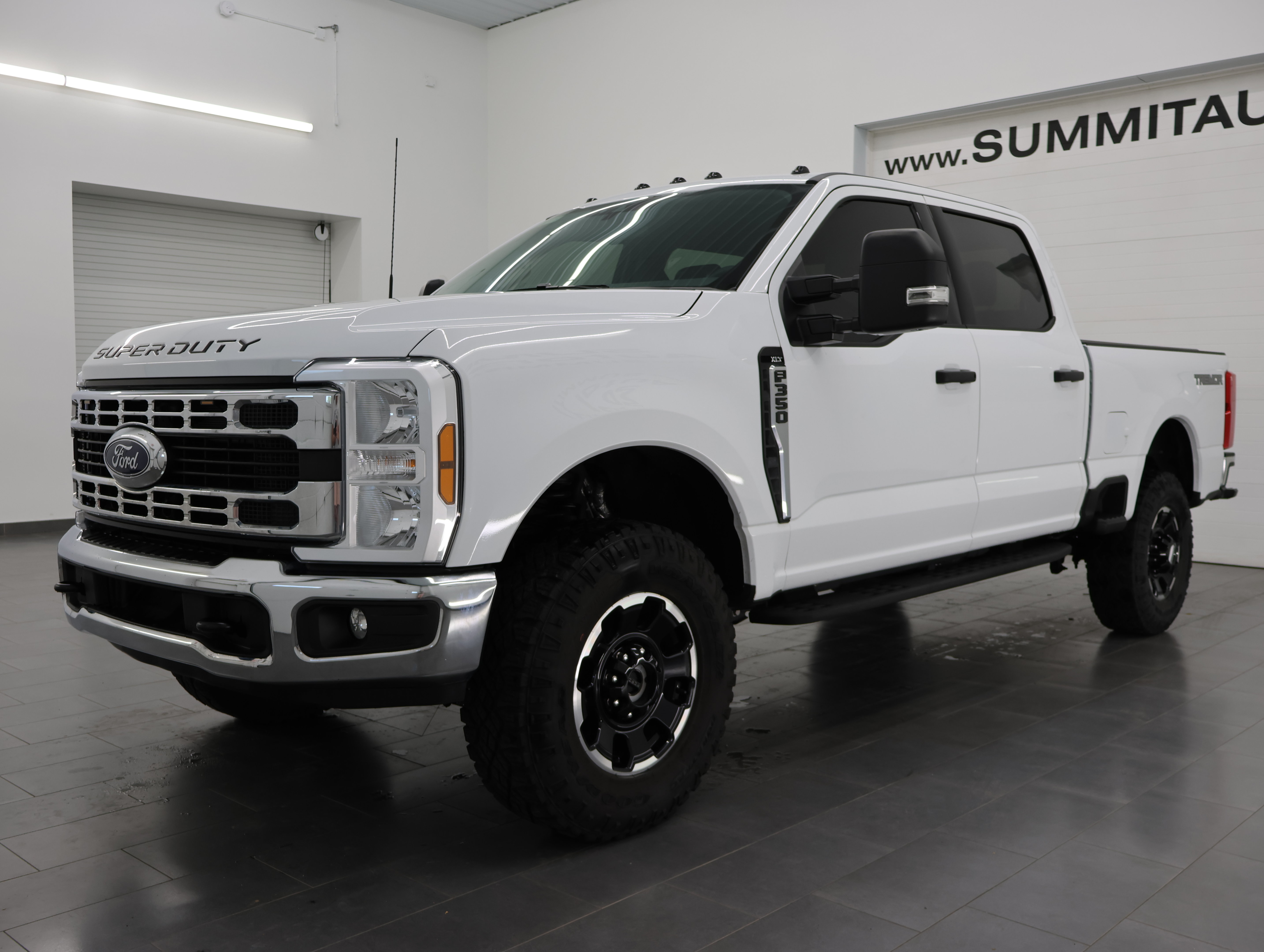 Used 2025 Ford F350 XLT w/ Tremor Off-Road Package AWD/4WD image 7