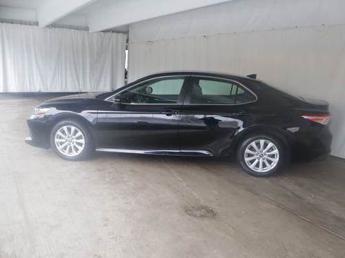 Used 2019 Toyota Camry LE image 14