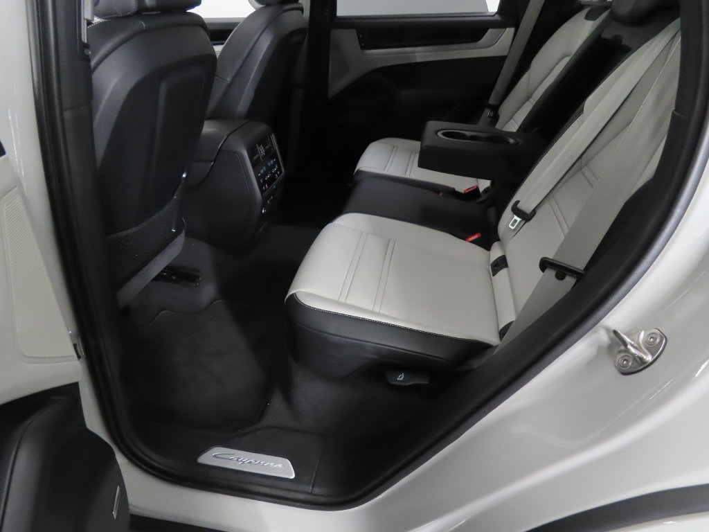 Certified 2026 Porsche Cayenne E-Hybrid AWD/4WD image 44