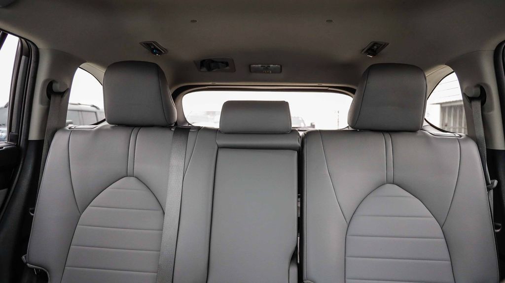 Used 2024 Toyota Highlander XLE AWD/4WD image 27