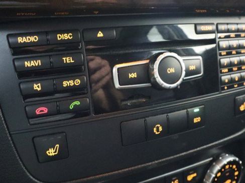 Used 2015 Mercedes-Benz GLK 350 4MATIC image 17