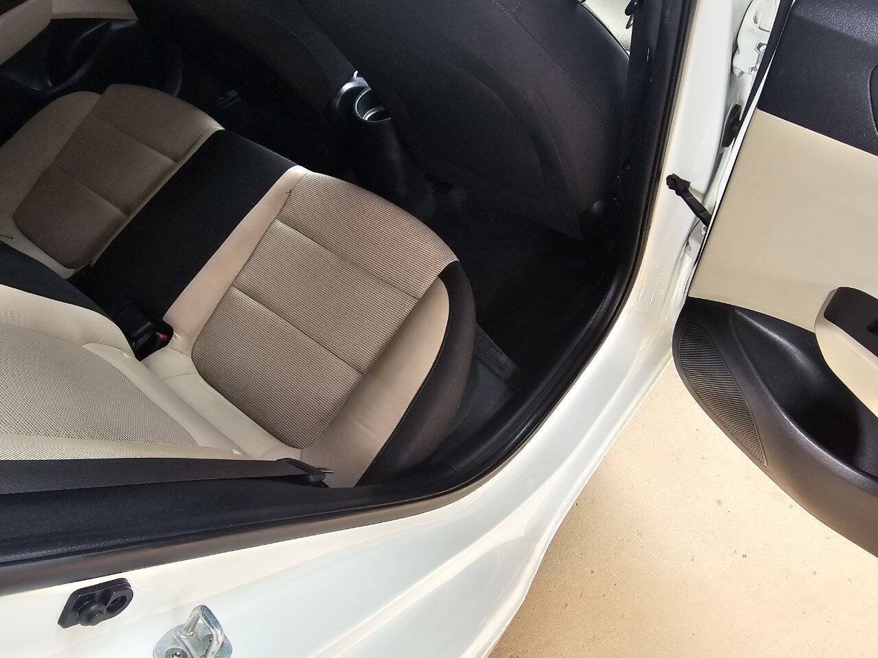 Used 2019 Hyundai Accent SE FWD image 11