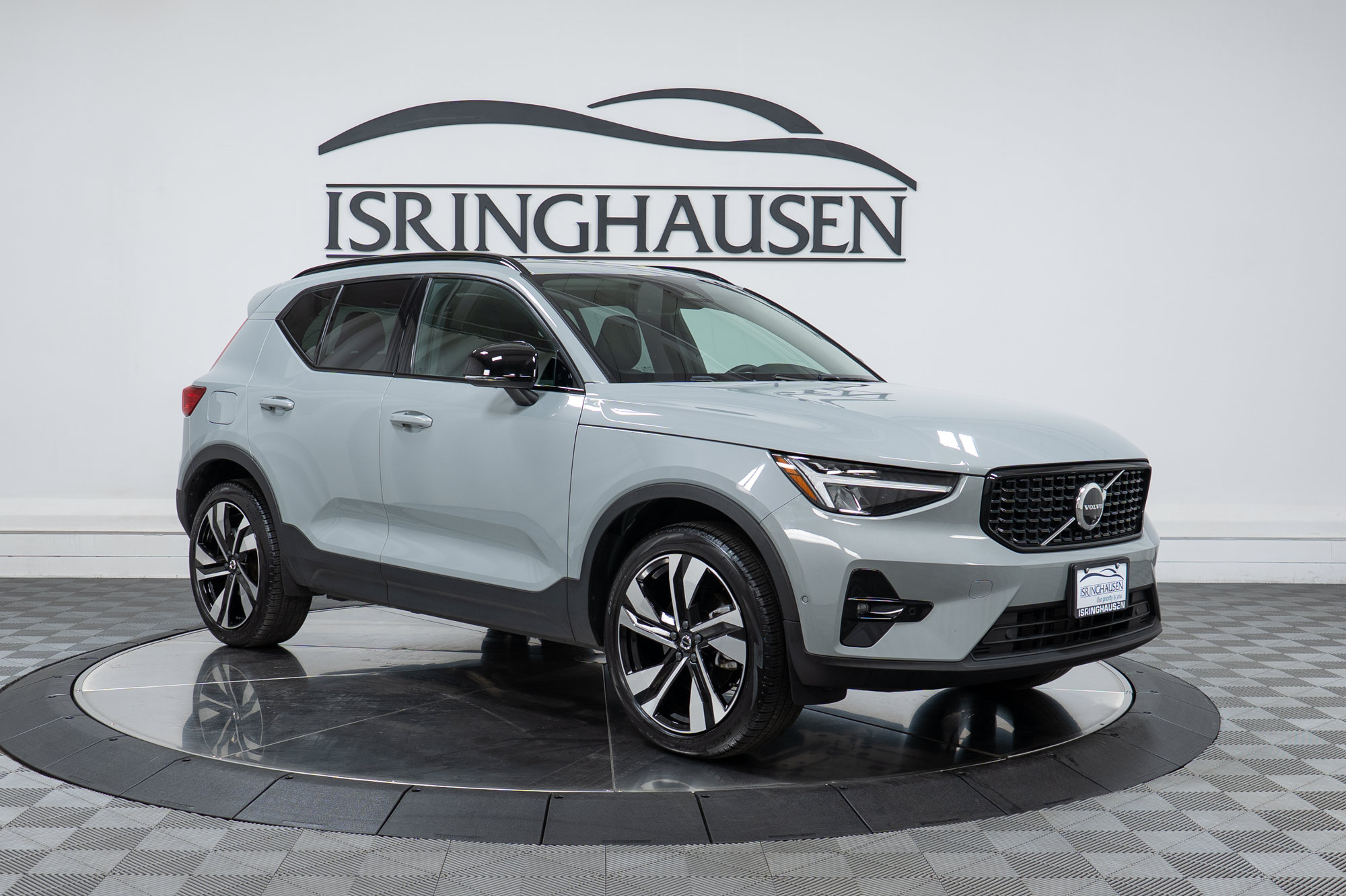 Certified 2025 Volvo XC40 B5 Plus AWD/4WD image 3