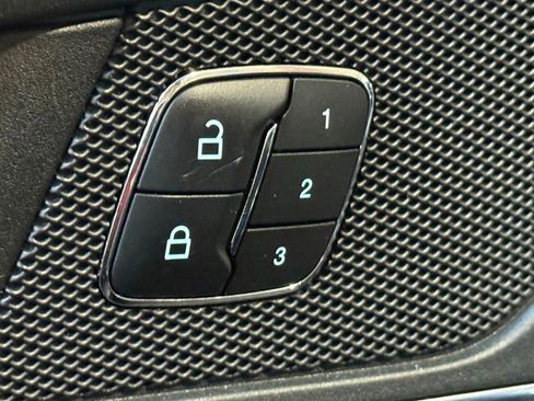 Used 2018 Ford Edge Titanium w/ Equipment Group 301A AWD/4WD image 18