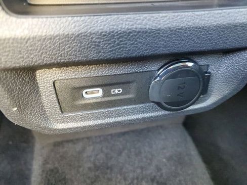 Certified 2024 Volkswagen Tiguan SE w/ Panoramic Sunroof Package image 12