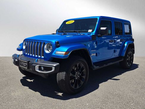 Used 2022 Jeep Wrangler Unlimited Sahara AWD/4WD image 7