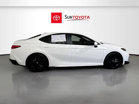 Used 2025 Toyota Camry SE FWD image 2