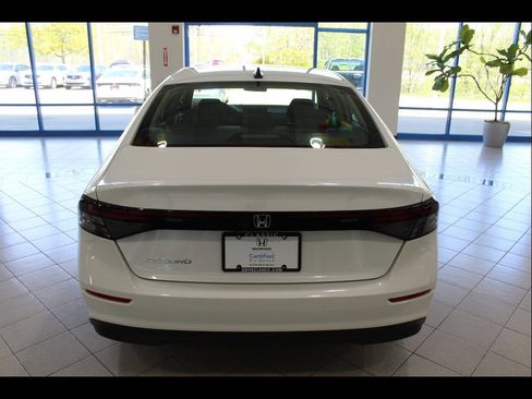 Certified 2025 Honda Accord SE image 6
