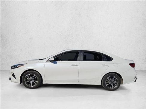 Used 2022 Kia Forte LXS image 3