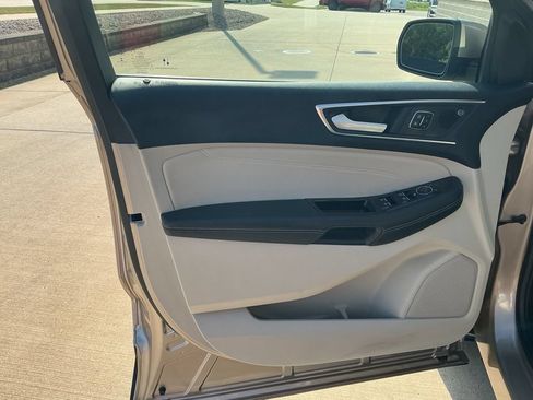 Used 2020 Ford Edge Titanium w/ Equipment Group 301A AWD/4WD image 7