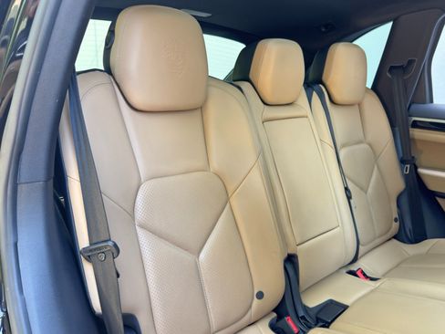 Used 2014 Porsche Cayenne Platinum Edition AWD/4WD image 34