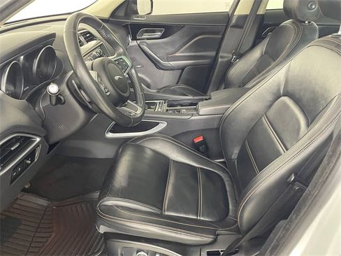 Used 2020 Jaguar F-PACE Prestige image 2
