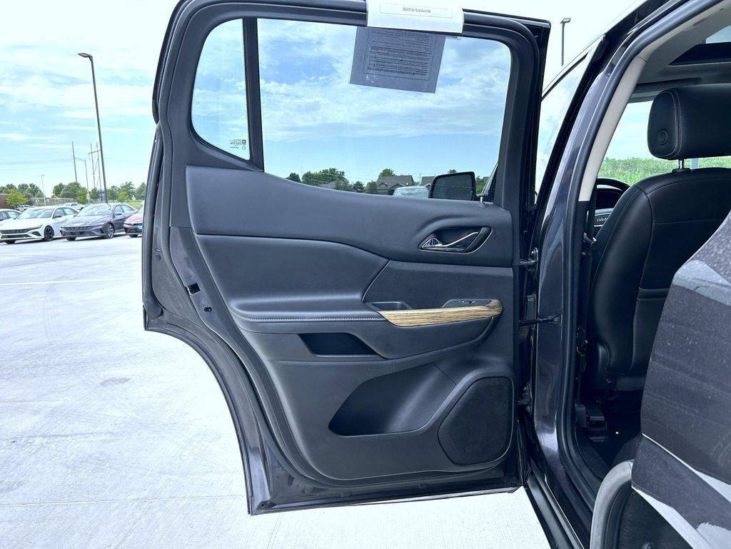 Used 2019 GMC Acadia Denali w/ Technology Package AWD/4WD image 23