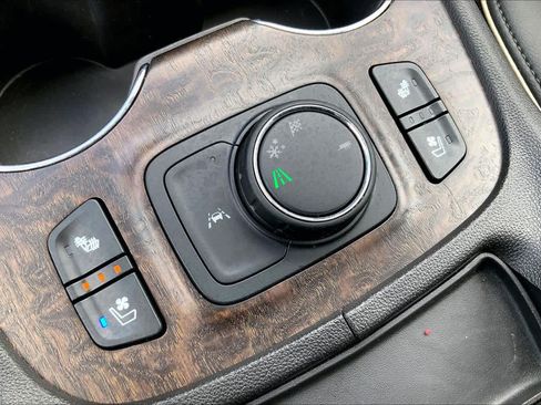Used 2023 GMC Acadia Denali w/ Denali Ultimate Package FWD image 29