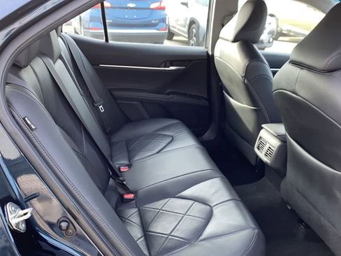 Used 2018 Toyota Camry XLE image 18