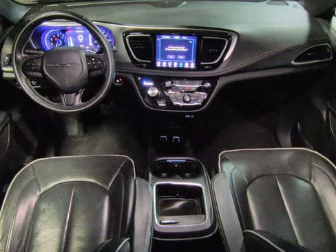 Used 2018 Chrysler Pacifica Limited w/ S Appearance Package image 15