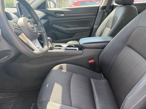 Used 2024 Nissan Altima 2.5 SV FWD image 8