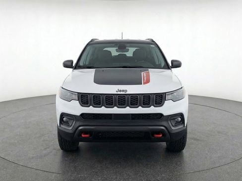 Used 2025 Jeep Compass Trailhawk AWD/4WD image 2