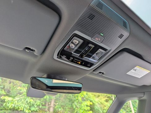 Used 2025 Volkswagen ID. Buzz Pro S Plus RWD image 35