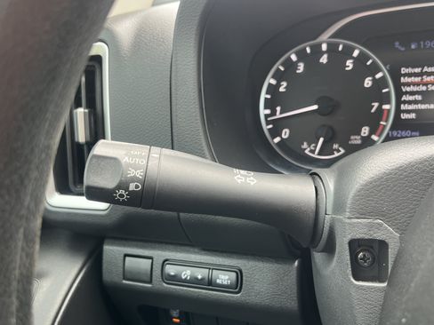 Used 2025 Nissan Frontier SV RWD image 22