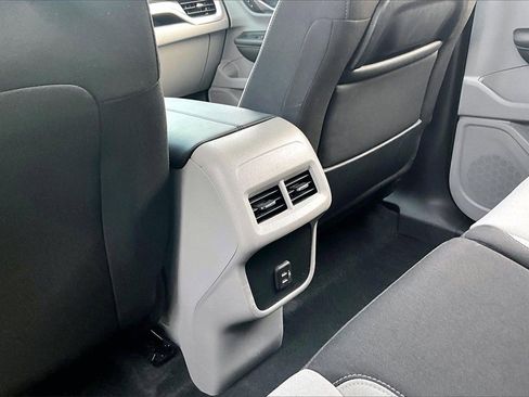 Used 2023 GMC Terrain SLE image 25