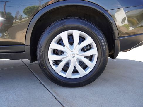 Used 2016 Nissan Rogue S w/ Appearance Package image 12