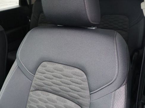 Used 2025 Nissan Pathfinder S image 21