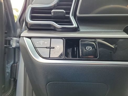 Used 2025 Kia Sportage EX FWD image 21