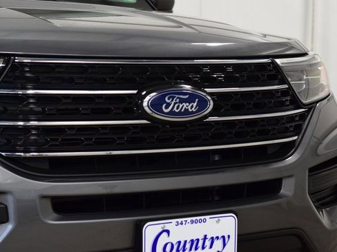 Used 2022 Ford Explorer XLT image 11