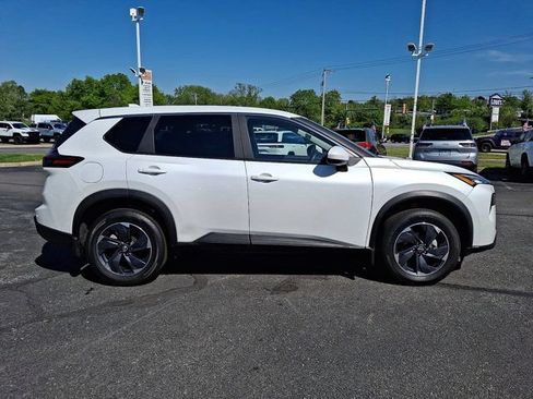 Used 2024 Nissan Rogue SV FWD image 9