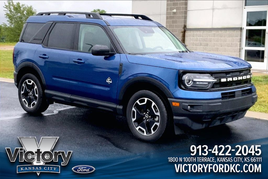 Used 2023 Ford Bronco Sport Outer Banks w/ Tech Package AWD/4WD image 1