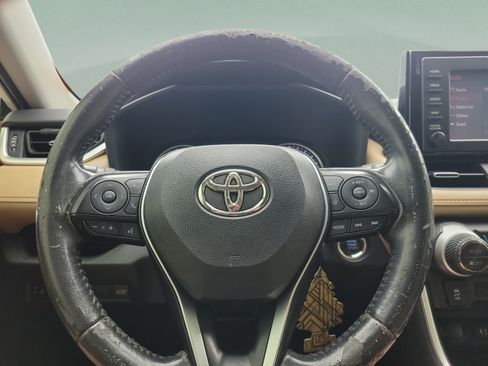 Used 2019 Toyota RAV4 XLE Premium FWD image 20