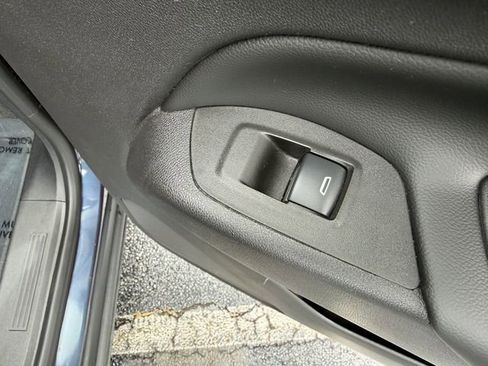 Used 2019 Chevrolet Equinox LT FWD image 27