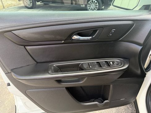 Used 2014 Chevrolet Traverse LT FWD image 10