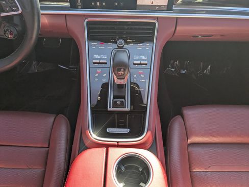 Used 2018 Porsche Panamera 4 image 6