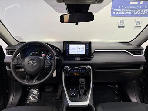 Used 2022 Toyota RAV4 LE AWD/4WD image 8