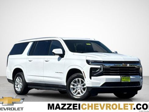 Used 2025 Chevrolet Suburban LT AWD/4WD image 1