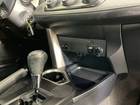 Used 2016 Toyota RAV4 LE FWD image 15
