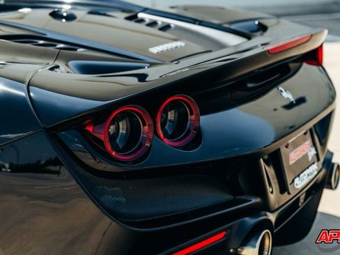 Used 2022 Ferrari F8 Tributo image 38