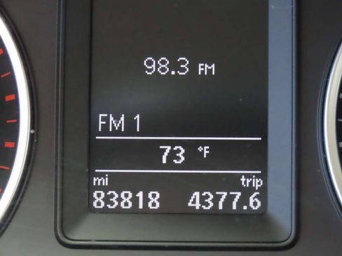 Used 2017 Volkswagen Tiguan S image 10