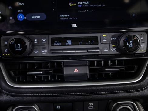 Used 2025 Toyota Grand Highlander AWD image 38