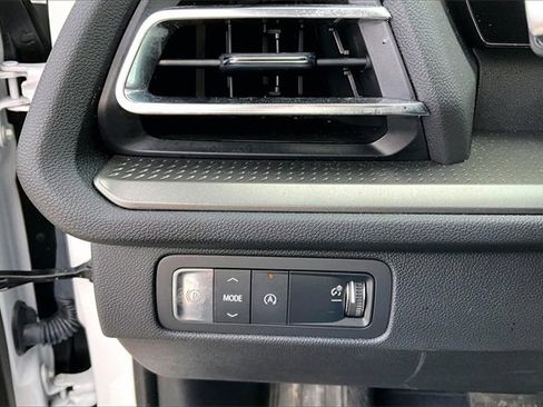 Used 2025 Chevrolet Traverse LT image 15