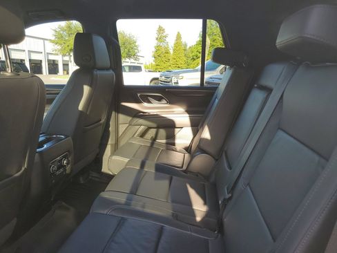 Used 2022 Chevrolet Tahoe Z71 w/ Luxury Package AWD/4WD image 8