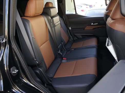 Used 2026 Lexus GX 550 w/ Accessory Package (2T) AWD/4WD image 19