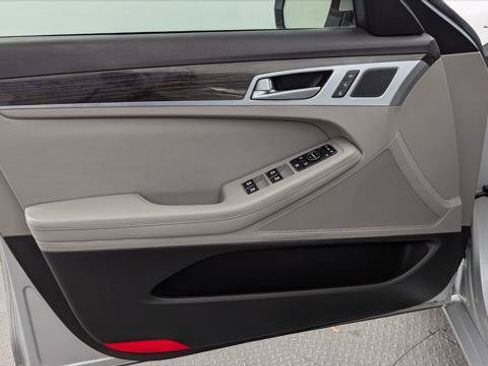 Used 2017 Genesis G80 3.8 RWD image 13